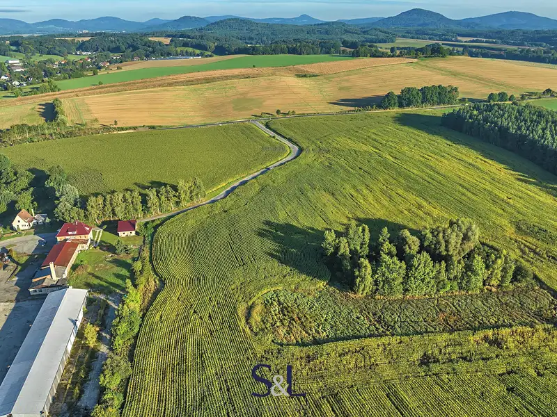 Prodej komerčního pozemku 13896 m², Brniště – náhled fotky 2
