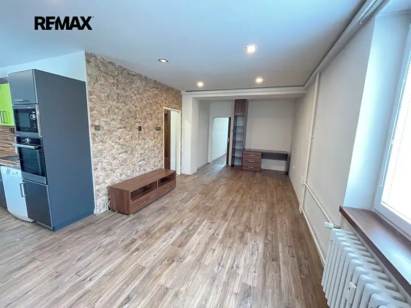 Pronájem bytu 2+1 50 m², Kolín – náhled fotky 2