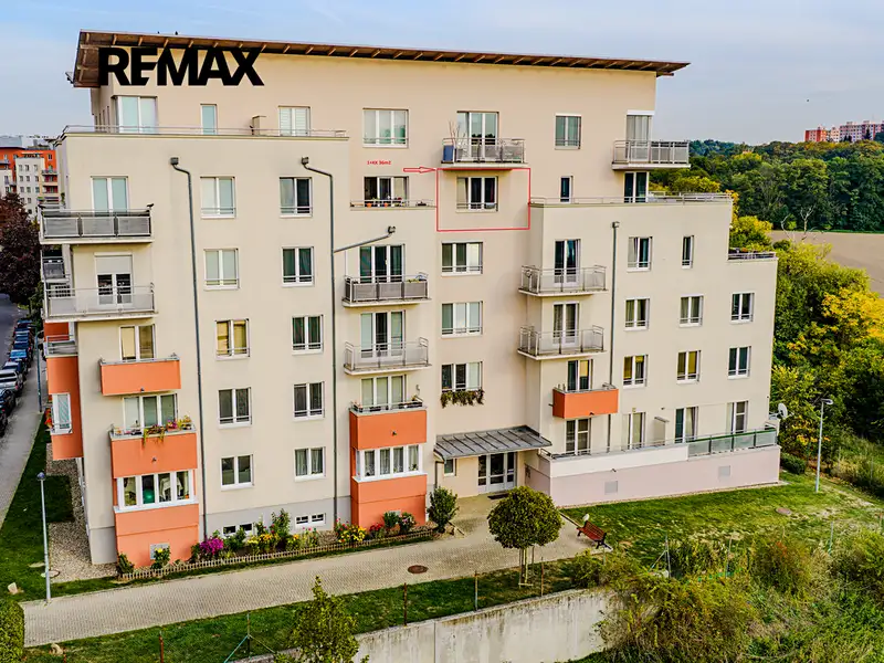 Prodej bytu 1+kk 34 m², Praha – náhled fotky 1