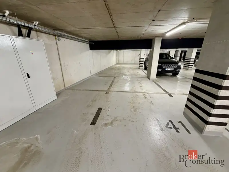 Pronájem garážového stání 19 m², Brno – náhled fotky 2