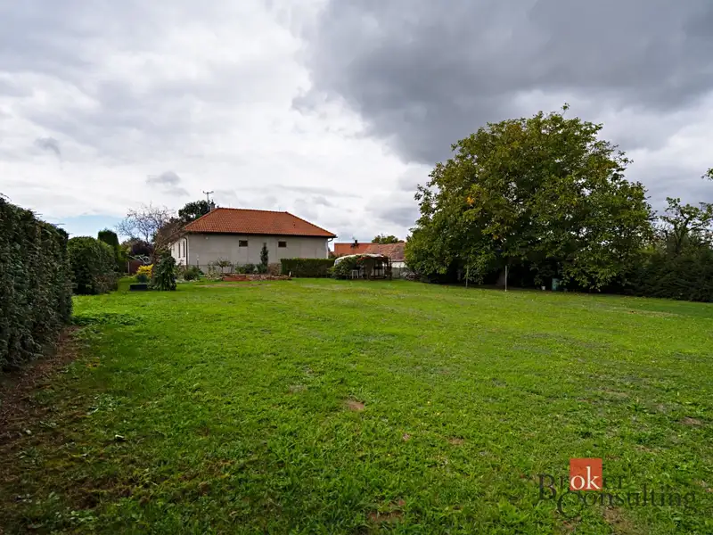 Prodej stavebního pozemku 1036 m², Výrov – náhled fotky 1