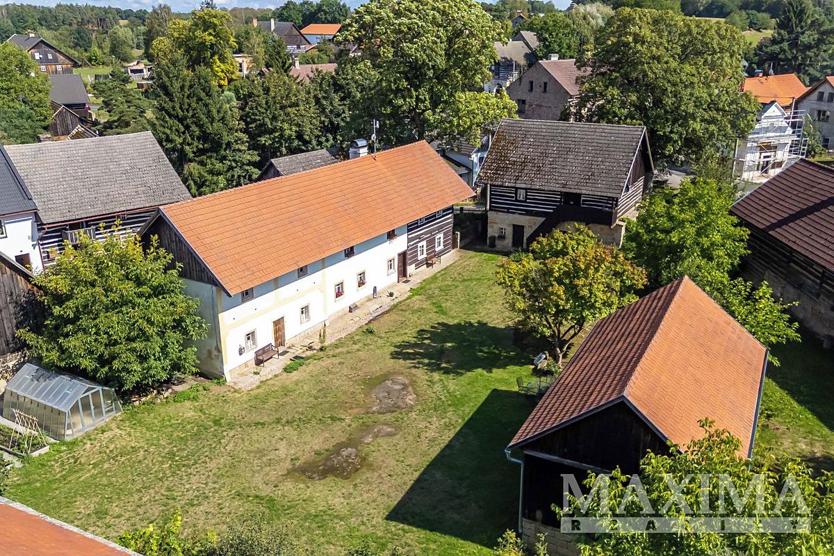 Prodej rodinného domu 240 m², pozemek 3900 m², Doksy – fotka 1 z 3