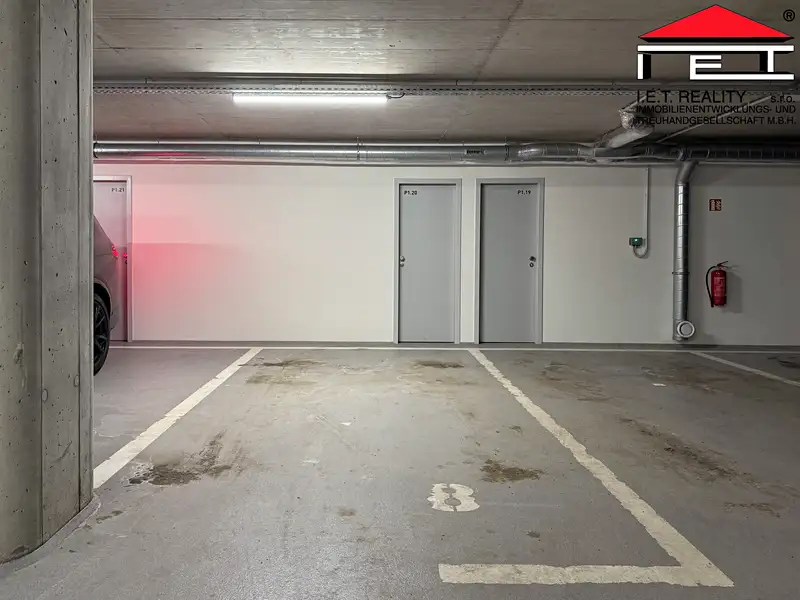 Pronájem garážového stání 10 m², Brno – náhled fotky 2