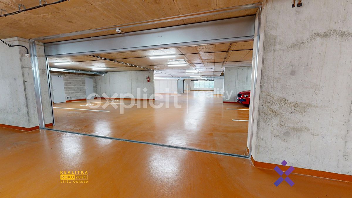Pronájem garážového stání 15 m², Zlín – fotka 1 z 3