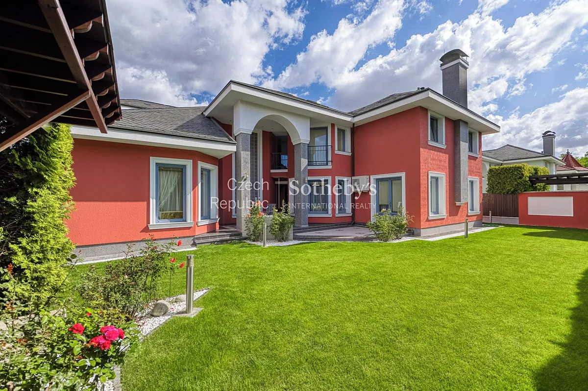 Prodej vily 645 m², pozemek 760 m²