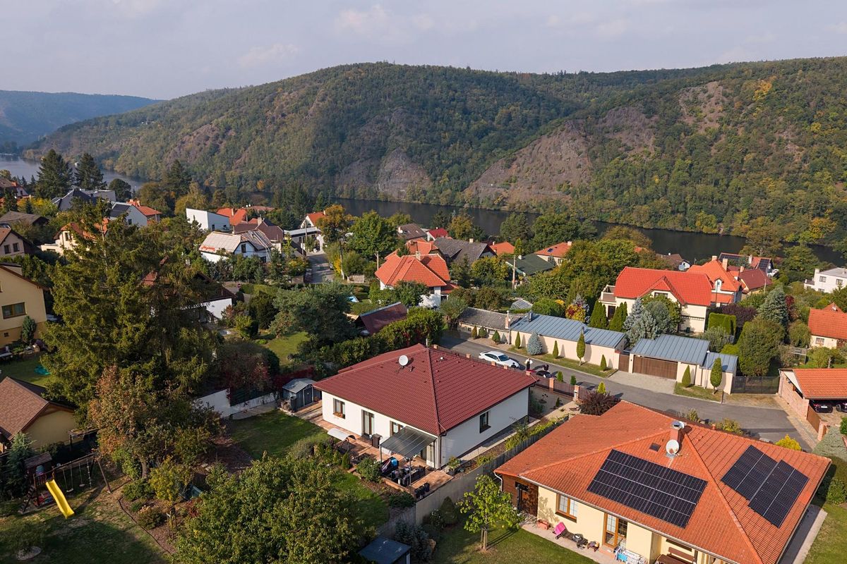 Prodej rodinného domu 117 m², pozemek 757 m², Měchenice – fotka 1 z 3
