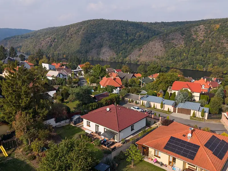 Prodej rodinného domu 117 m², pozemek 757 m², Měchenice – náhled fotky 1