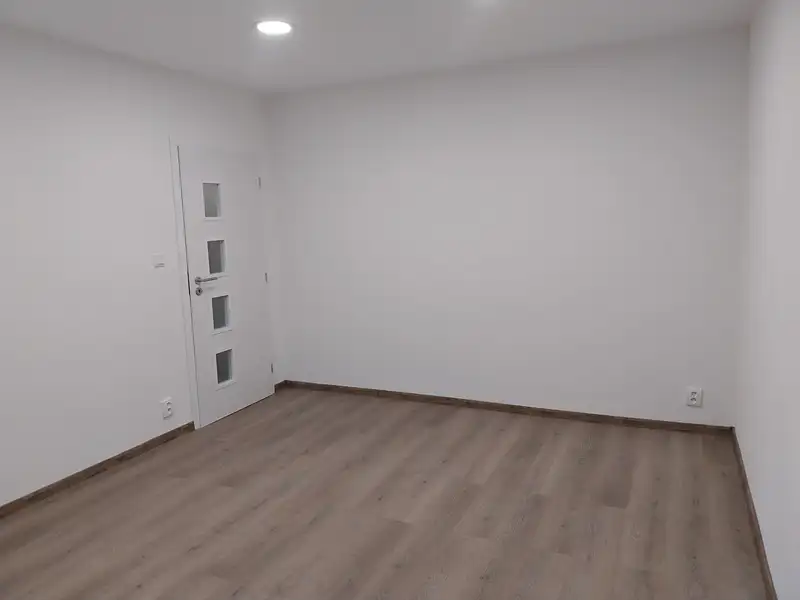 Pronájem bytu 3+1 64 m², Radonice – náhled fotky 3