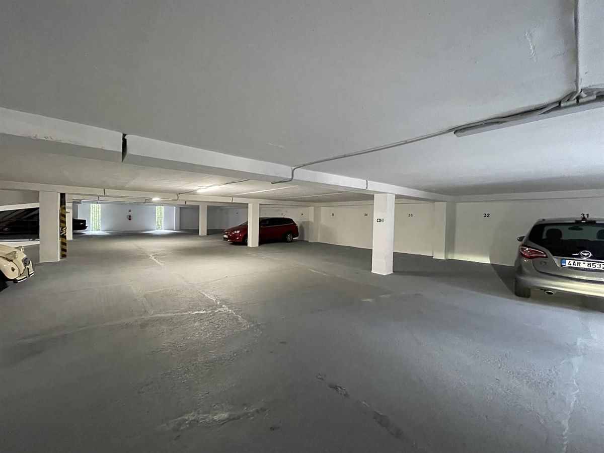 Pronájem garážového stání 15 m² – fotografie 2
