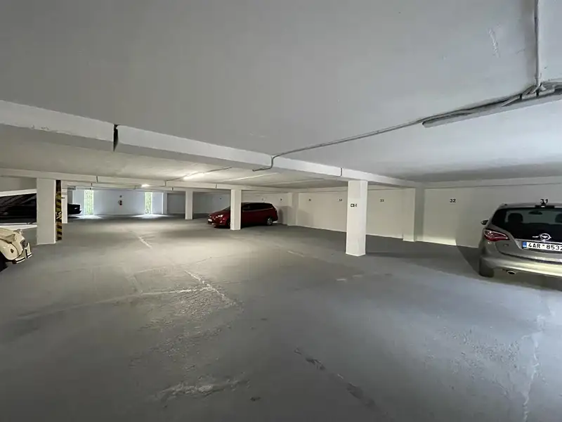 Pronájem garážového stání 15 m², Praha – náhled fotky 2