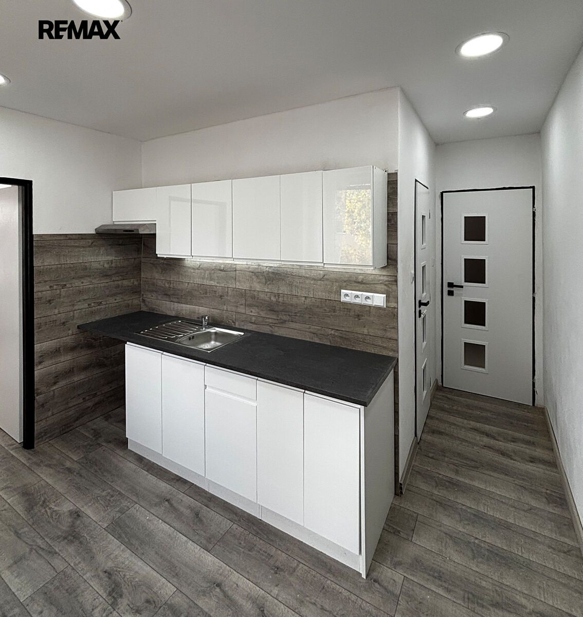 Prodej bytu 3+1 57 m², Zběšičky – fotka 1 z 3