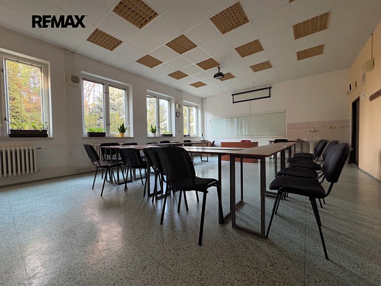 Комерційне приміщення на продаж, 900 м² (10 з 50)