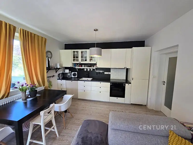 Pronájem bytu 3+kk 68 m², Černošice – náhled fotky 2