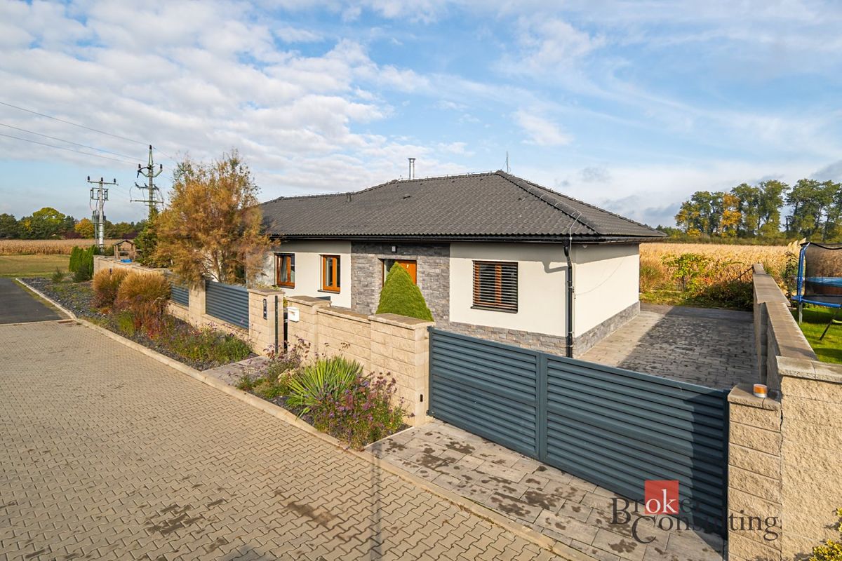 Prodej rodinného domu 142 m², pozemek 880 m², Starý Mateřov – fotka 1 z 3