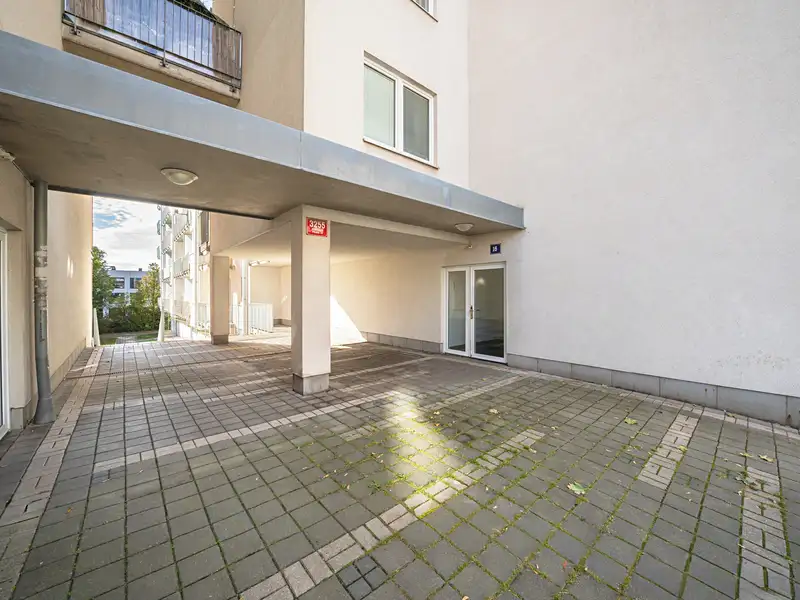Prodej garážového stání 13 m², Praha – náhled fotky 3