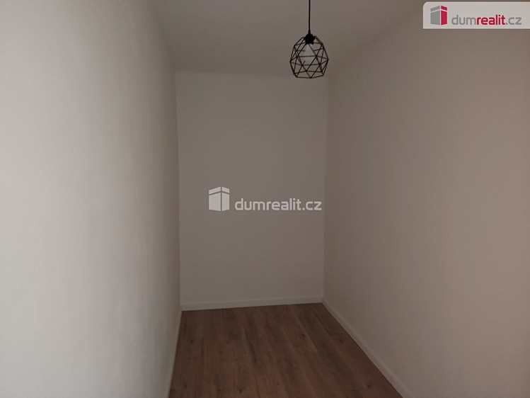 Pronájem bytu 3+kk, 75 m² (6 z 10)