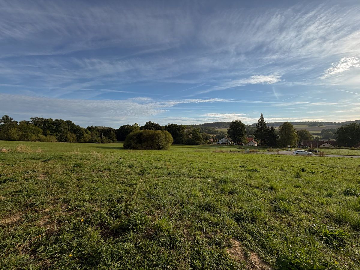 Prodej stavebního pozemku 801 m², Hluboká nad Vltavou – fotka 1 z 3