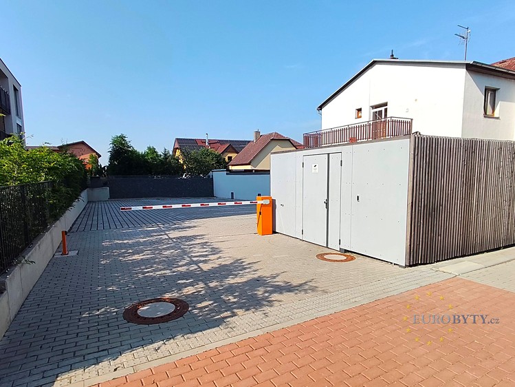 Pronájem nemovitosti, 303 m² (1 z 6)