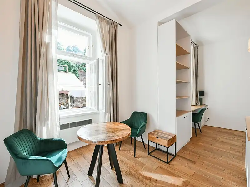Prodej bytu 1+kk 30 m², Praha – náhled fotky 2