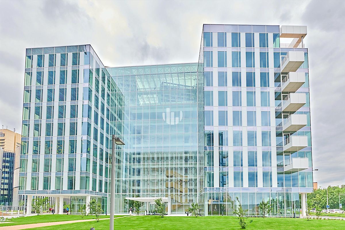 Pronájem kanceláře 392 m²