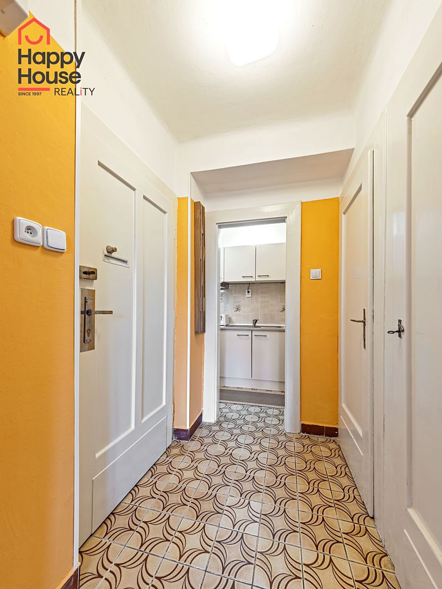 Pronájem bytu 1+kk 28 m² – fotografie 2