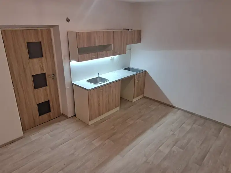 Pronájem bytu 1+kk, 25 m², Náchod, Červený Kostelec