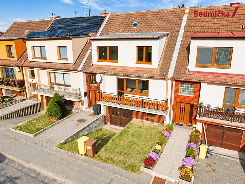 Prodej rodinného domu 300 m², pozemek 302 m², Únanov – náhled fotky 2
