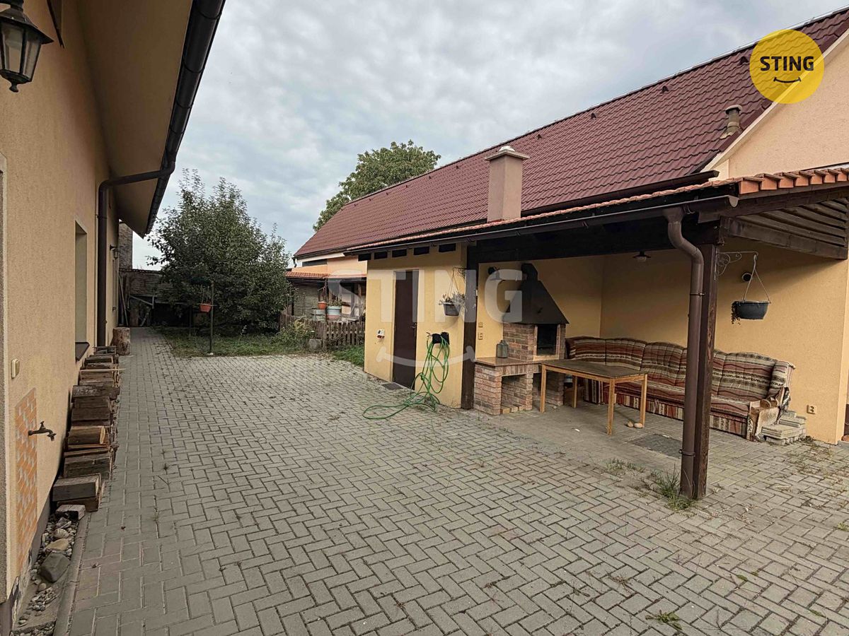 Pronájem rodinného domu 170 m², pozemek 307 m² – fotografie 2