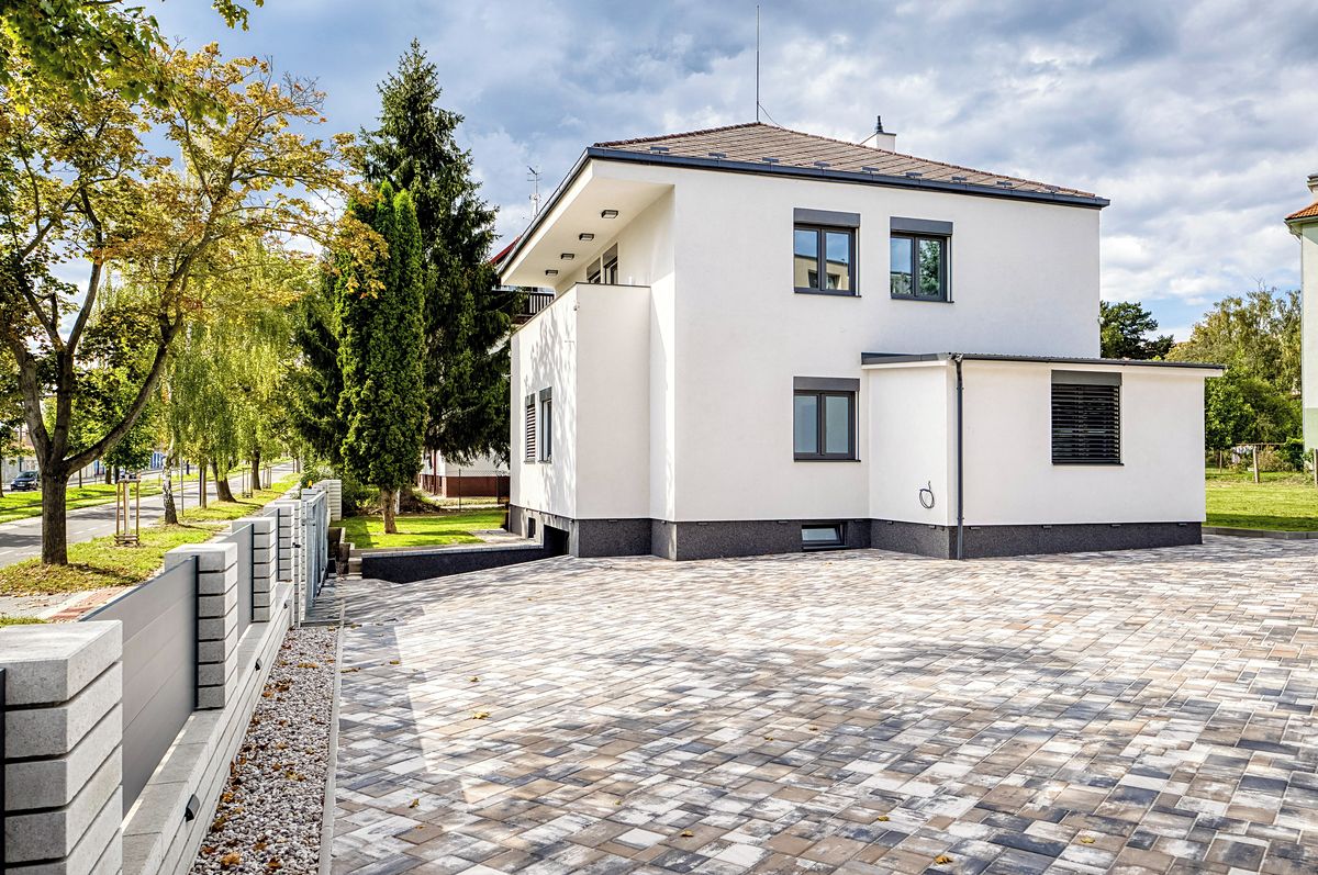 Pronájem rodinného domu 199 m², pozemek 999 m² – fotografie 2