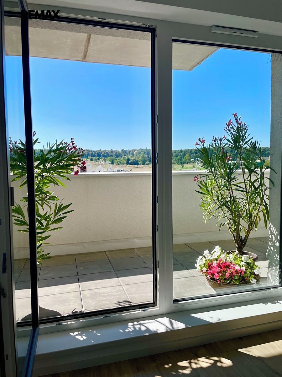 Pronájem bytu 2+kk 66 m² – fotografie 3