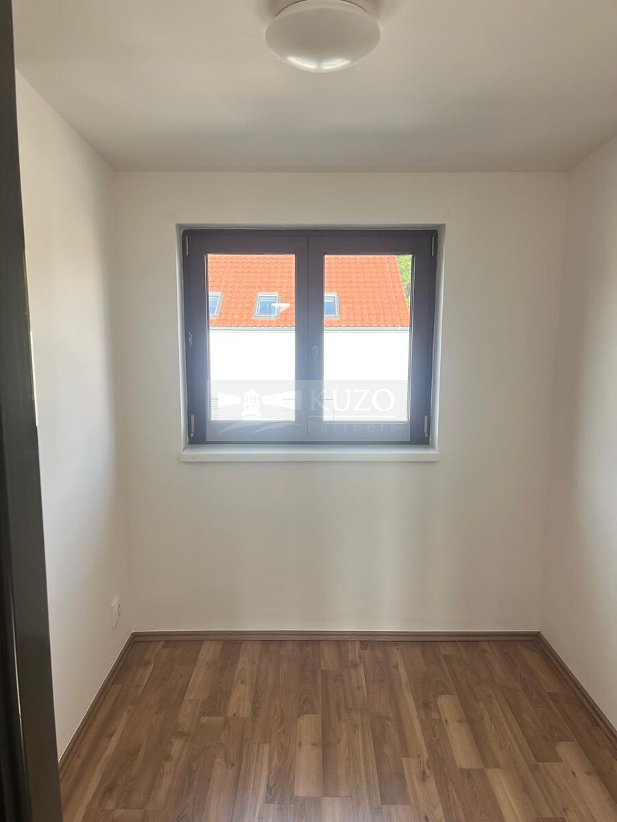 Pronájem bytu 2+kk 30 m² – fotografie 4