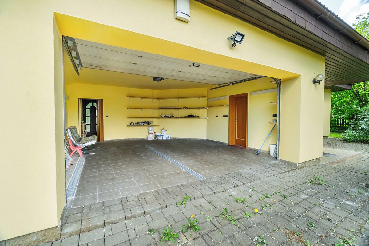 Prodej rodinného domu 305 m², pozemek 305 m² – fotografie 3