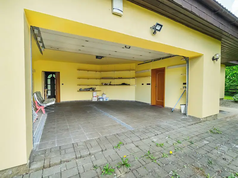 Prodej rodinného domu 305 m², pozemek 2048 m², Strančice – náhled fotky 3