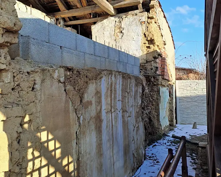 Dražba rodinného domu 33 m², pozemek 995 m², Topolany – náhled fotky 3
