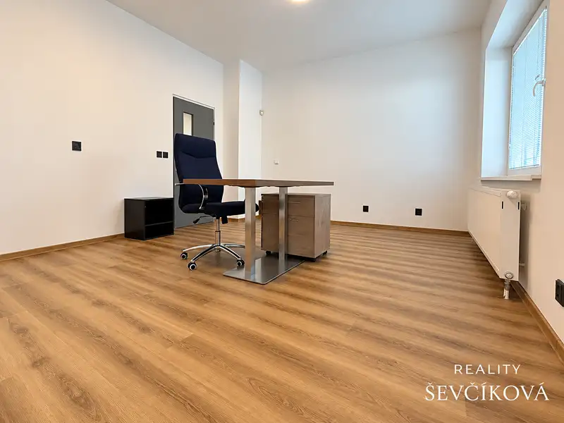 Pronájem kanceláře 20 m², Hradec Králové – náhled fotky 2