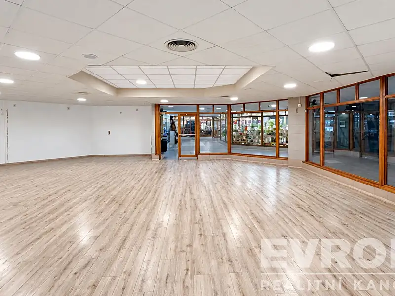 Pronájem obchodního prostoru 132 m², Vrchlabí – náhled fotky 3