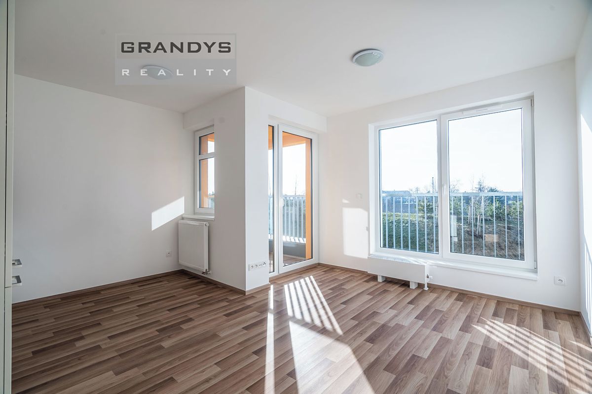 Pronájem bytu 1+kk 29 m², Praha – fotka 1 z 3
