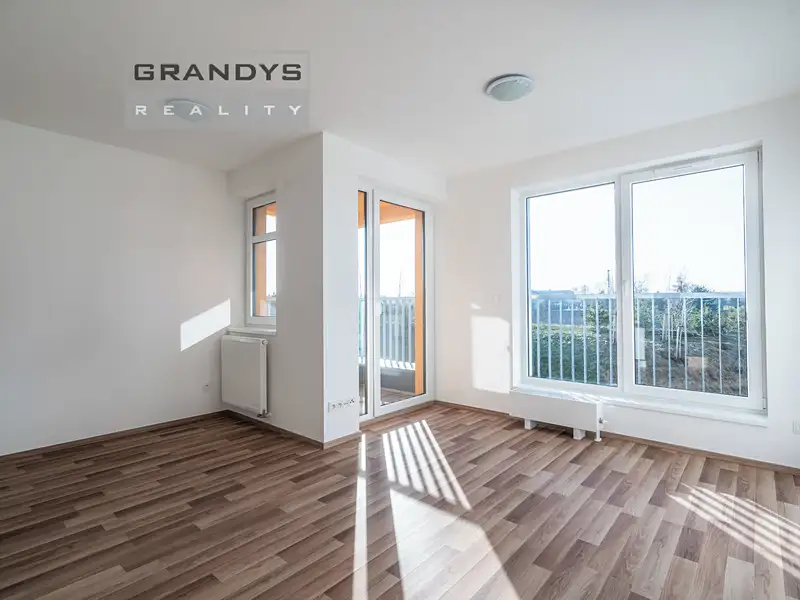 Pronájem bytu 1+kk 29 m², Praha – náhled fotky 1