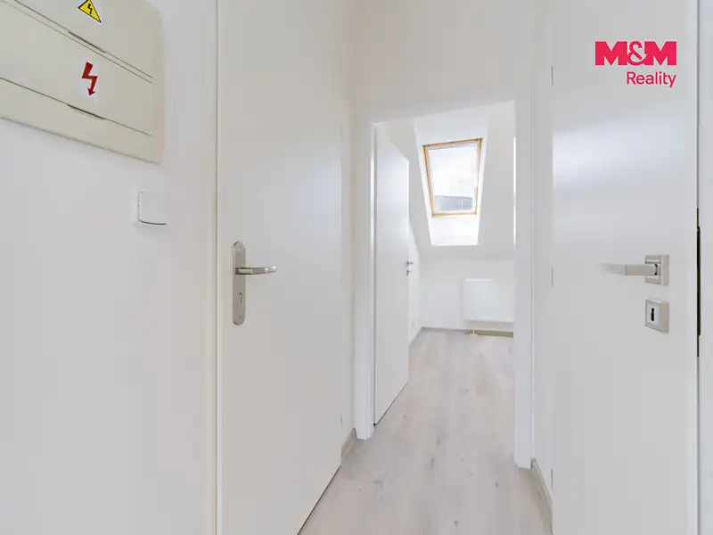 Pronájem bytu 1+kk 50 m², Cheb – náhled fotky 2