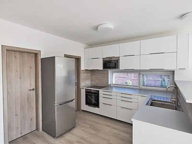 Pronájem vily 120 m², pozemek 302 m², Černošice – náhled fotky 3