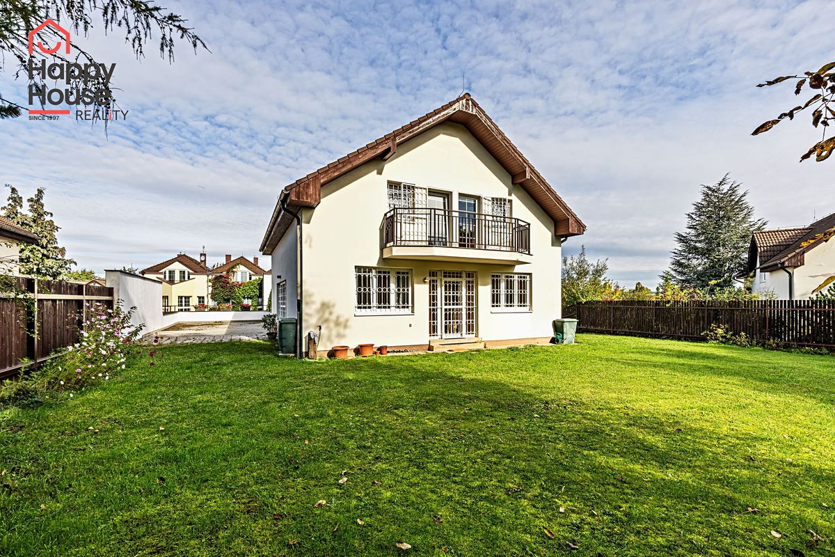 Pronájem rodinného domu 333 m², pozemek 1137 m², Praha – fotka 1 z 3