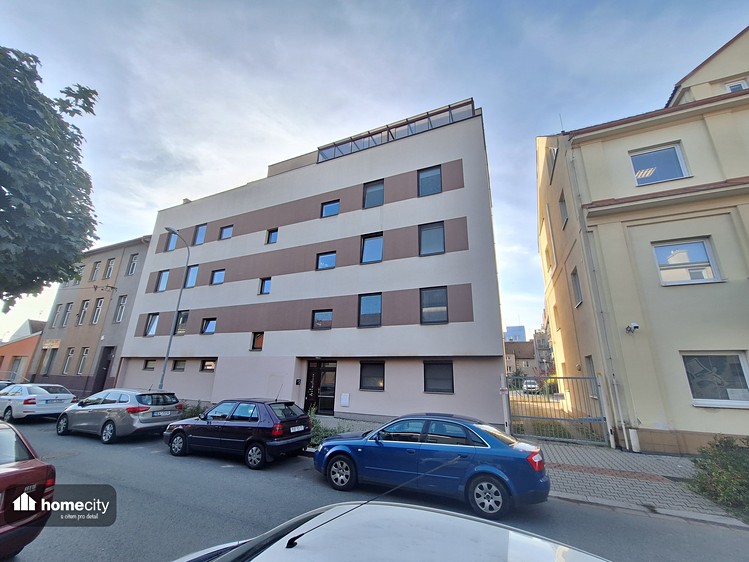 Pronájem bytu 2+kk, 55 m² (1 z 9)