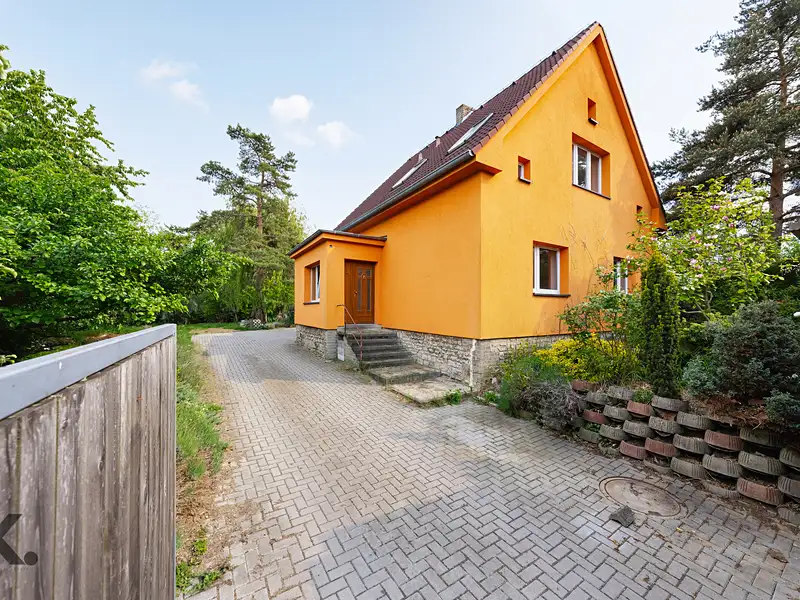 Prodej stavebního pozemku 1193 m², Praha – náhled fotky 2