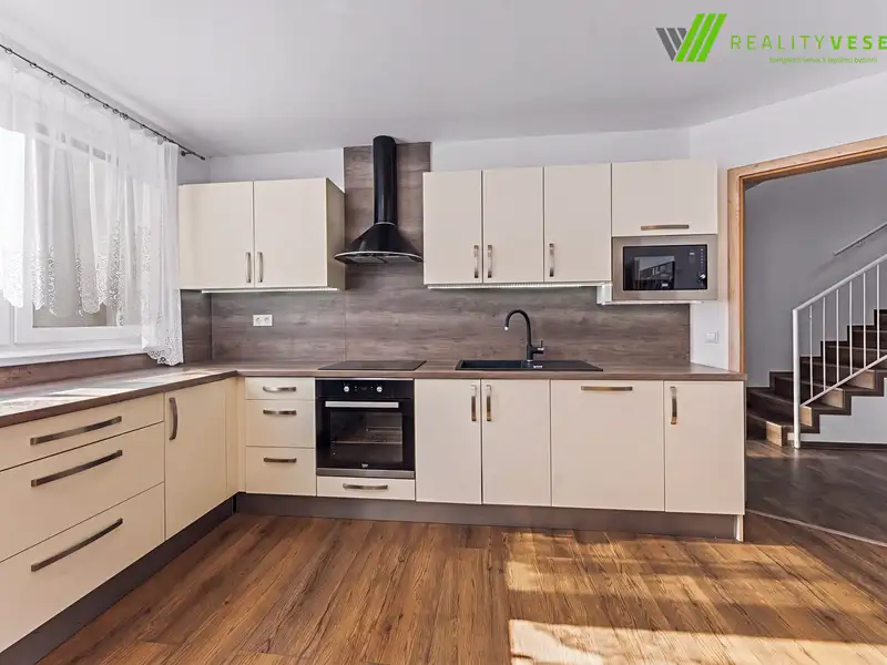 Prodej rodinného domu 180 m², pozemek 378 m², Ždánice – náhled fotky 2