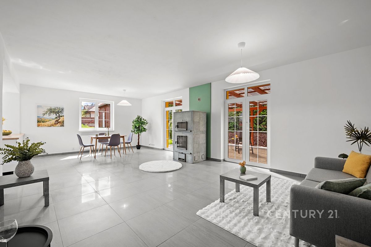 Prodej rodinného domu 252 m², pozemek 843 m² – fotografie 4