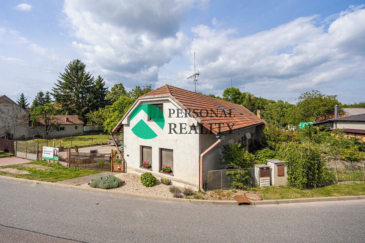 Prodej rodinného domu 219 m², pozemek 1574 m², Klamoš – fotka 1 z 3