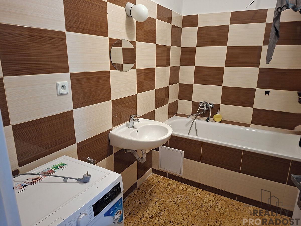 Pronájem bytu 2+1 77 m² – fotografie 4