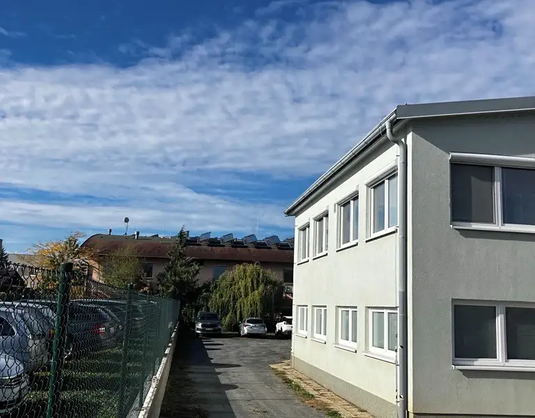 Pronájem kanceláře 290 m², Vestec – náhled fotky 2