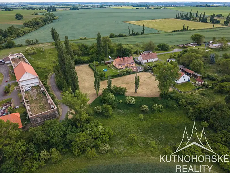 Prodej stavebního pozemku 3643 m², Žleby – náhled fotky 1