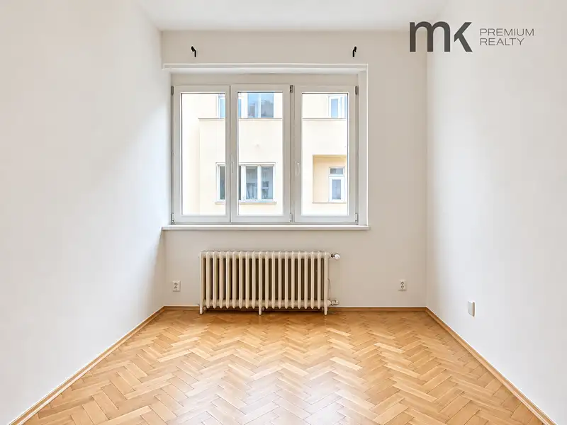 Pronájem bytu 1+kk 20 m², Praha – náhled fotky 1